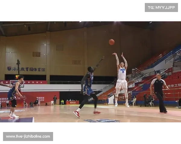 北京男篮排位赛险胜上海,翟晓川17+15两双数据